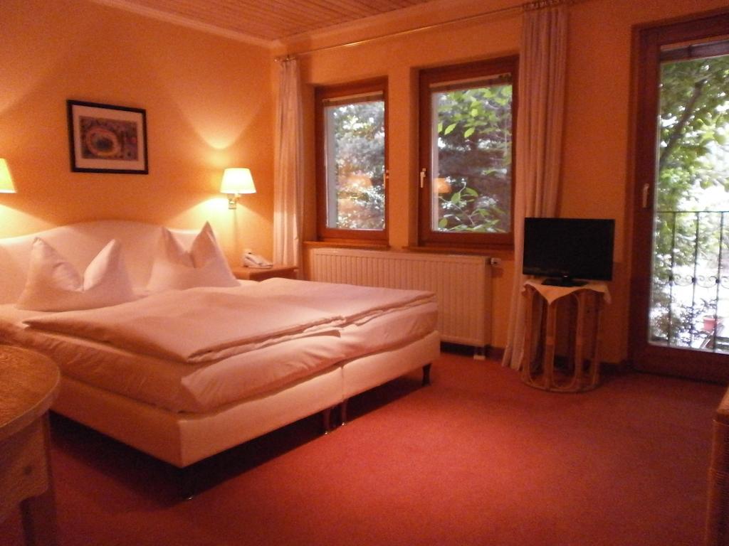 Gasthof Und Landhotel Zur Ausspanne Klipphausen Стая снимка