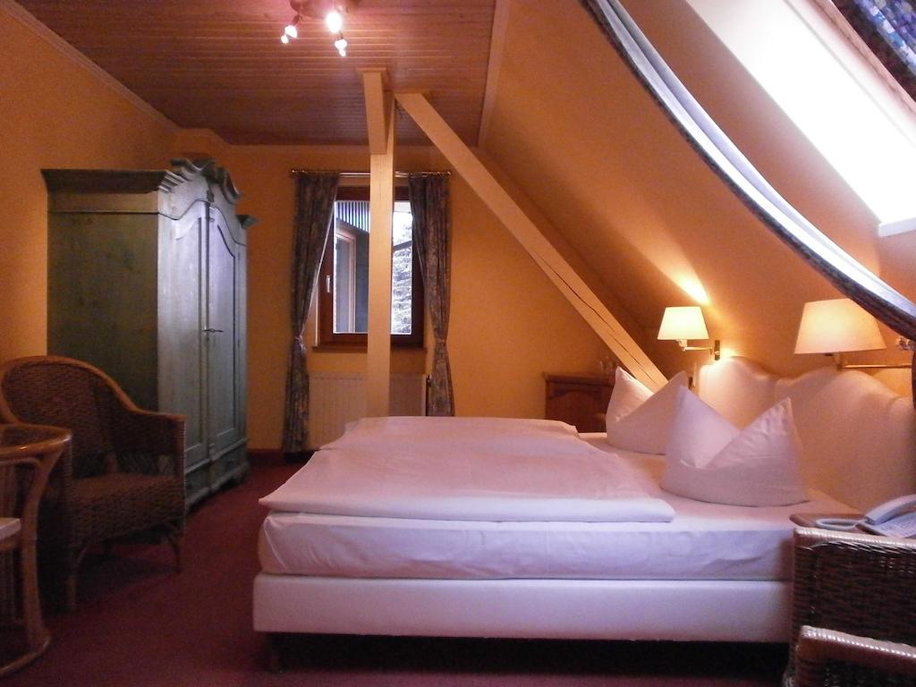 Gasthof Und Landhotel Zur Ausspanne Klipphausen Стая снимка
