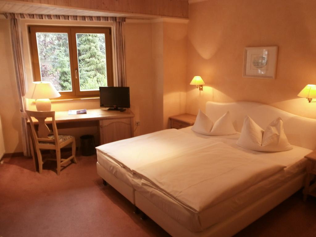 Gasthof Und Landhotel Zur Ausspanne Klipphausen Стая снимка