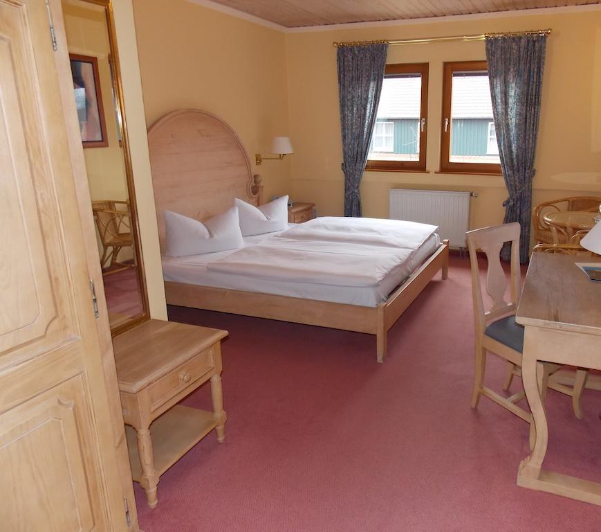 Gasthof Und Landhotel Zur Ausspanne Klipphausen Стая снимка