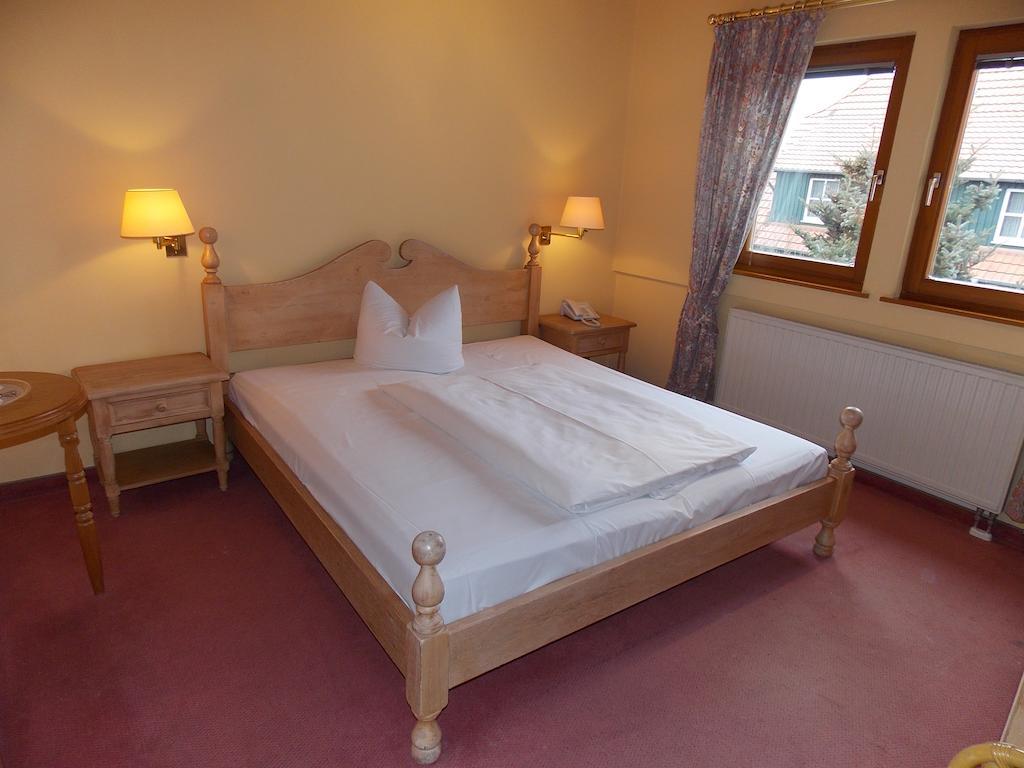 Gasthof Und Landhotel Zur Ausspanne Klipphausen Стая снимка