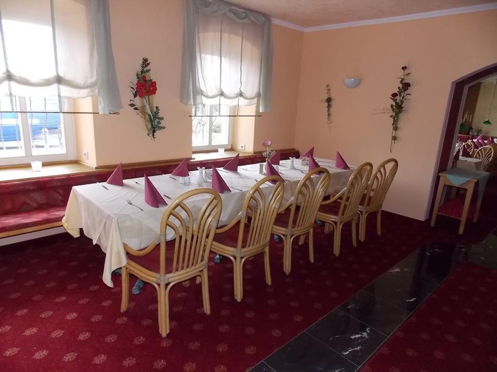 Gasthof Und Landhotel Zur Ausspanne Klipphausen Екстериор снимка