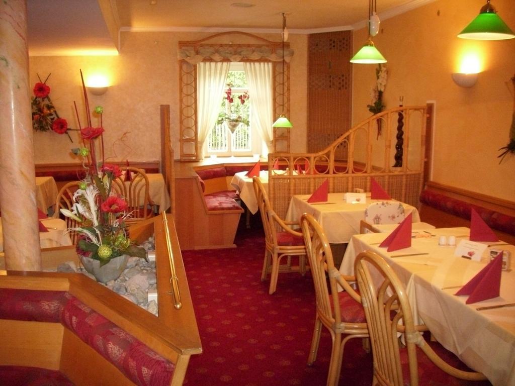 Gasthof Und Landhotel Zur Ausspanne Klipphausen Екстериор снимка
